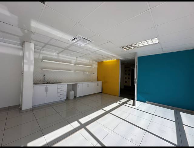 304M² OFFICE TO LET IN SANDTON CENTRAL